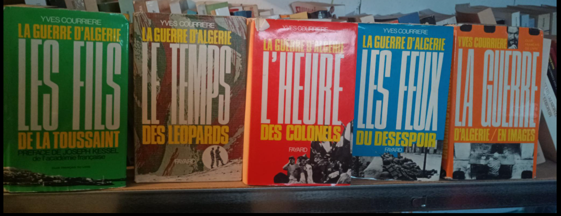 Les quatre tomes de La Guerre d'Algérie d'Yves Courrière et La Guerre d'Algérie en images